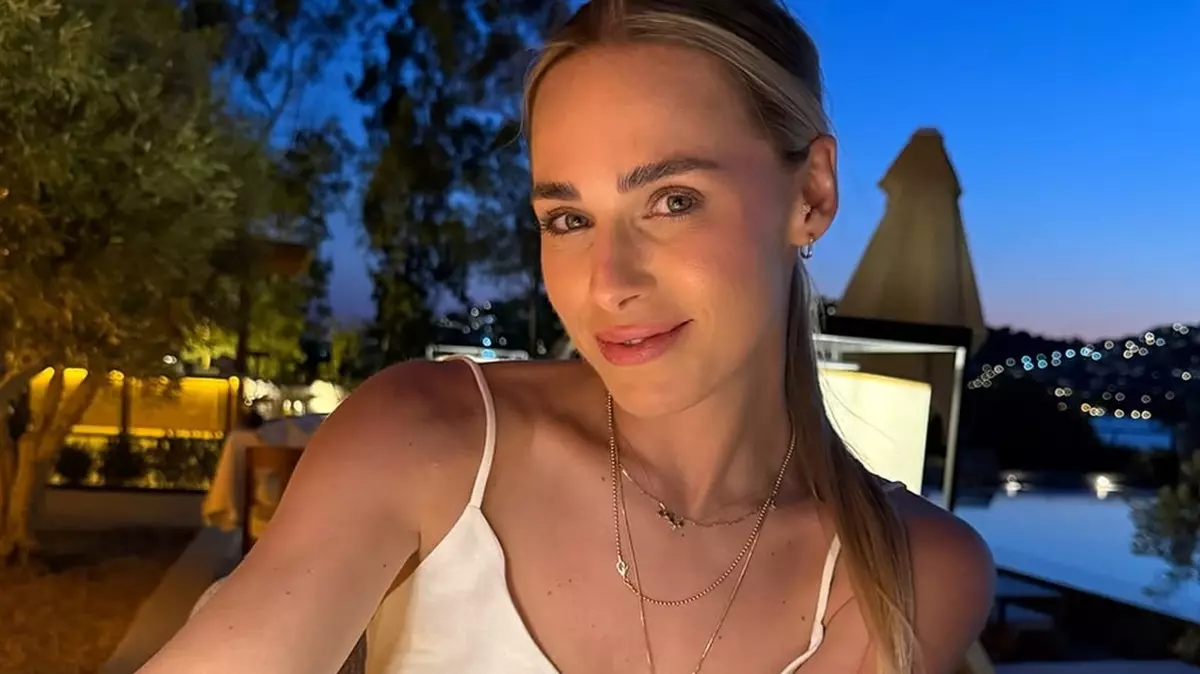 Survivor Damla Can Umre Fotoğrafı Ile Sosyal Medyada Gündem Oldu (1)