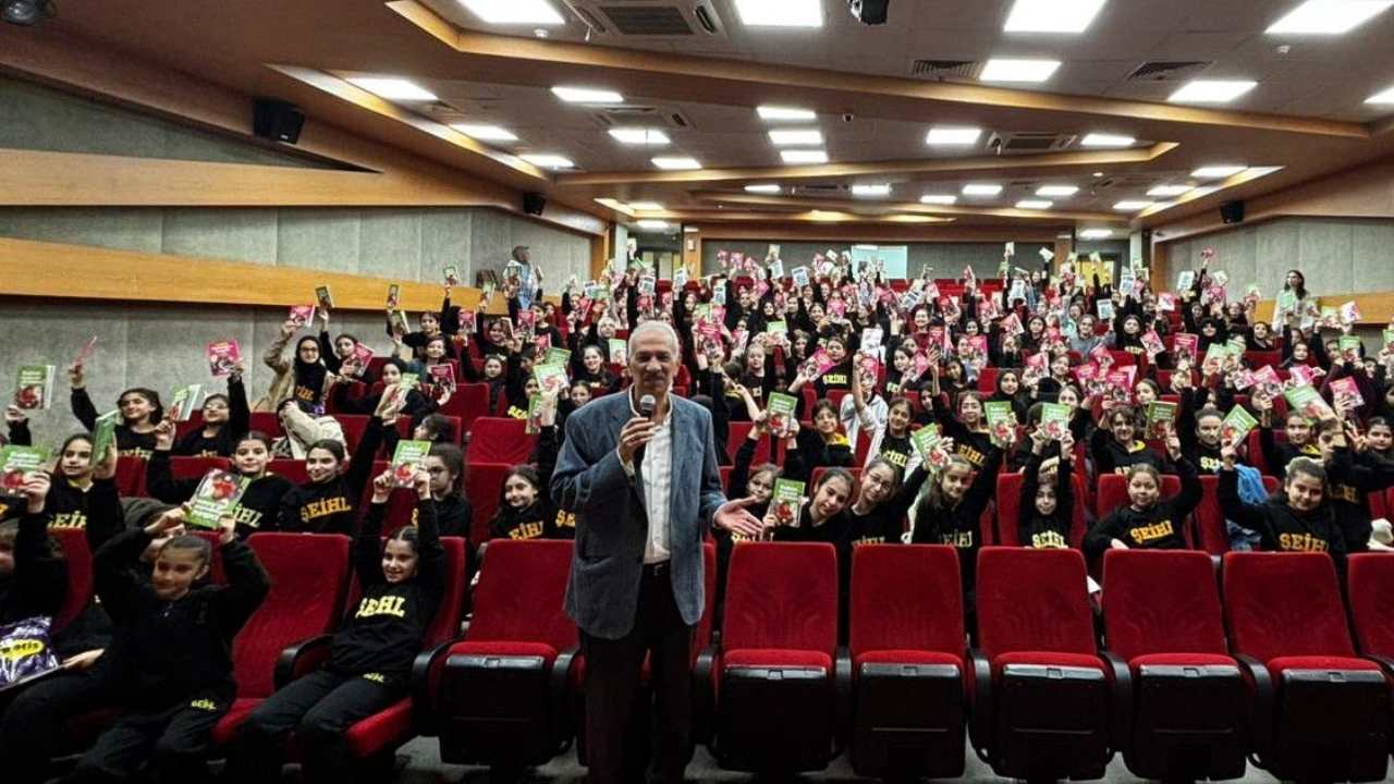 Ümraniye Gençliği Osmaniyeli Şairle Buluştu (1)