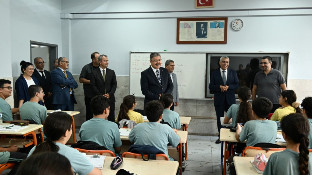 Vali Erdinc Yilmaz Saimbey Ortaokulu Ziyareti