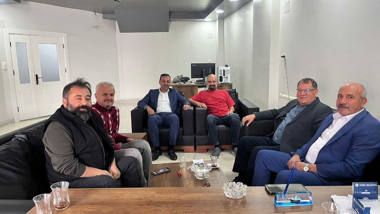 Osmaniye'de Siyaset ve basın geçmişi Hasret Gazetesi’nde konuşuldu-1