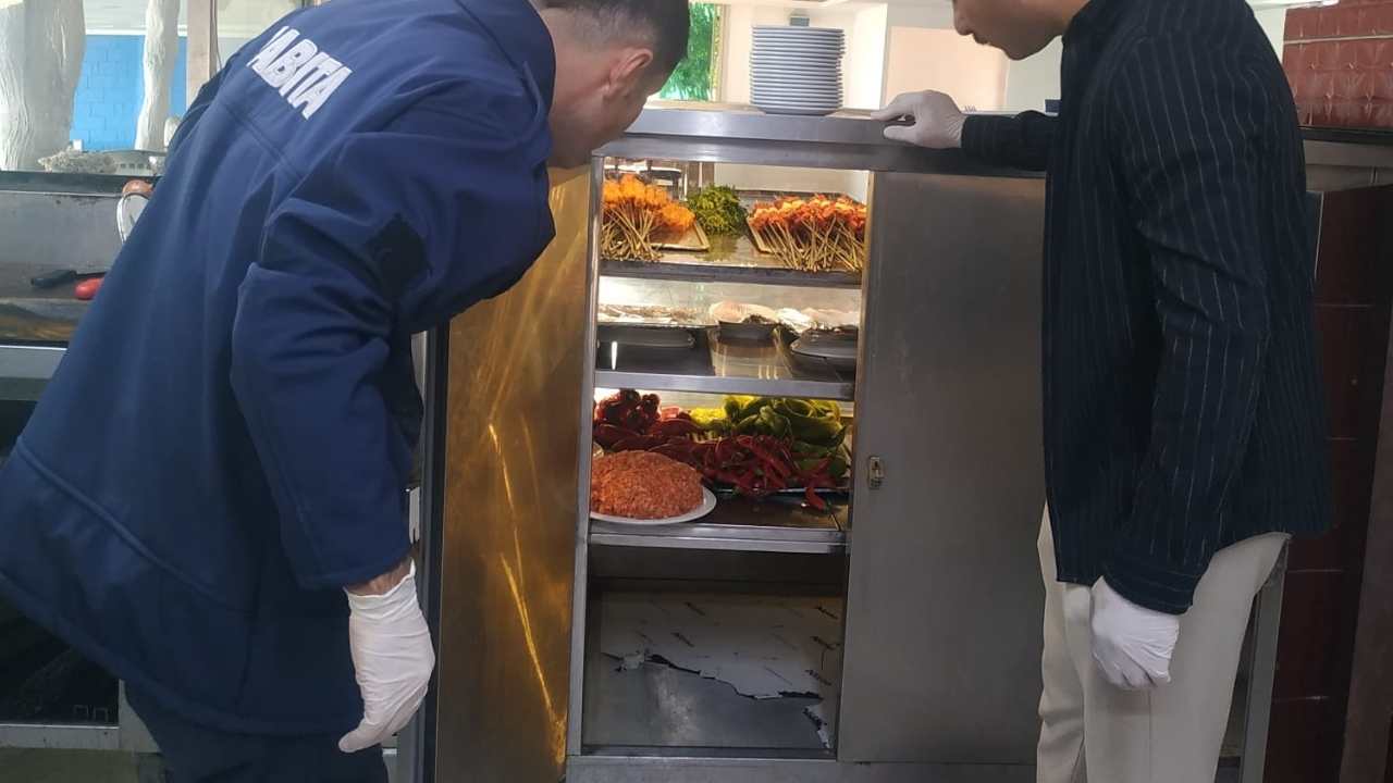 Adana Yumurtalık’ta Sürdürülen Gıda Denetimleri, Halk Sağlığını Koruma Amacıyla Aralıksız Devam Ediyor. (4)