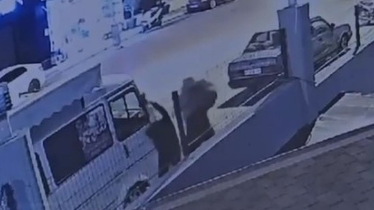 Yolda yürüyen kadına yumruk ve bıçaklı saldırı