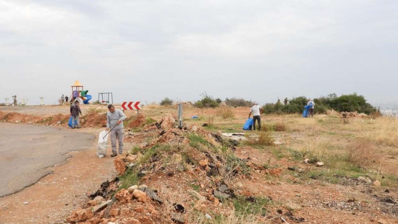 Antalya'da 60 Çuvaldan 80 Çuvala Sıradan Bir Cadde Değil, Vurdumduymazlığın Kanıtı! (1)