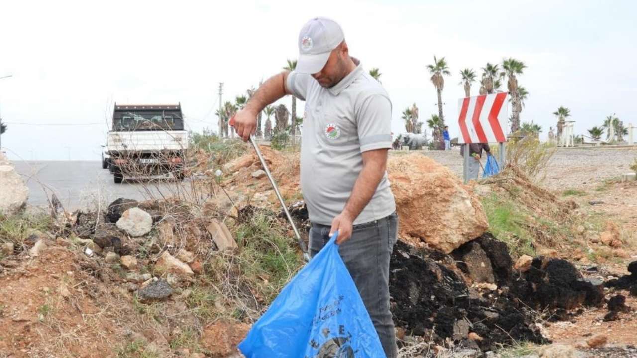 Antalya'da 60 Çuvaldan 80 Çuvala Sıradan Bir Cadde Değil, Vurdumduymazlığın Kanıtı! (2)