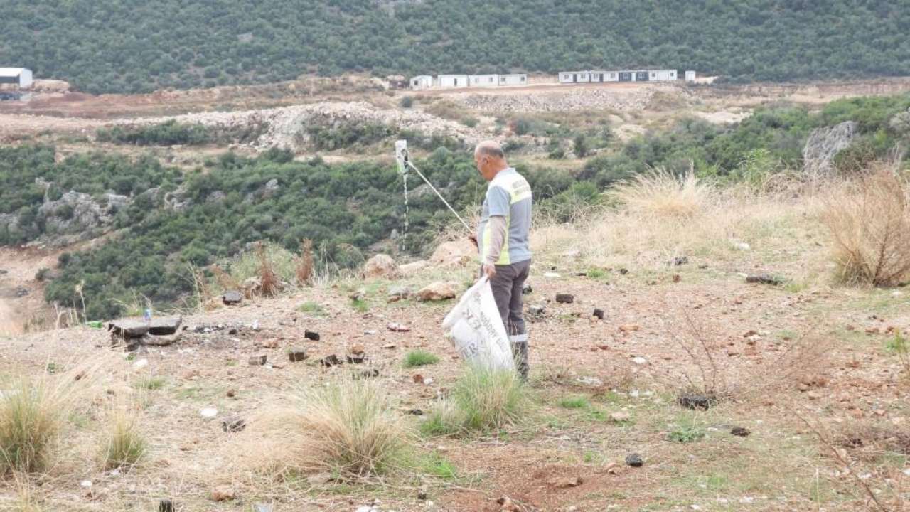 Antalya'da 60 Çuvaldan 80 Çuvala Sıradan Bir Cadde Değil, Vurdumduymazlığın Kanıtı! (3)