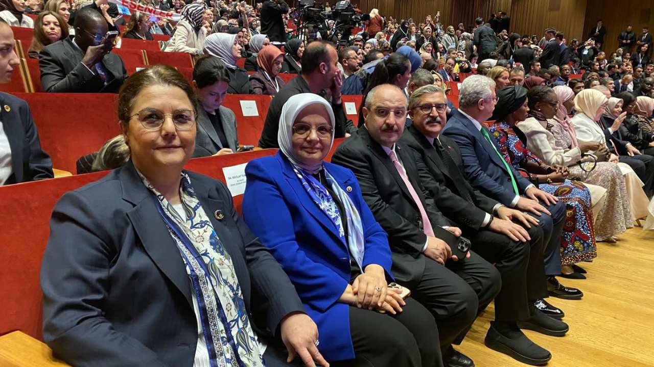 Derya Yanık İstanbul’da O Etki̇nli̇kteydi̇ (3)