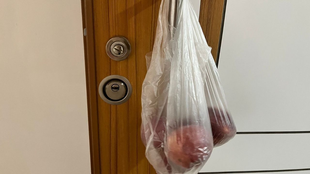 Hasta Komşusuna Jest Yapan Apartman Sakinleri