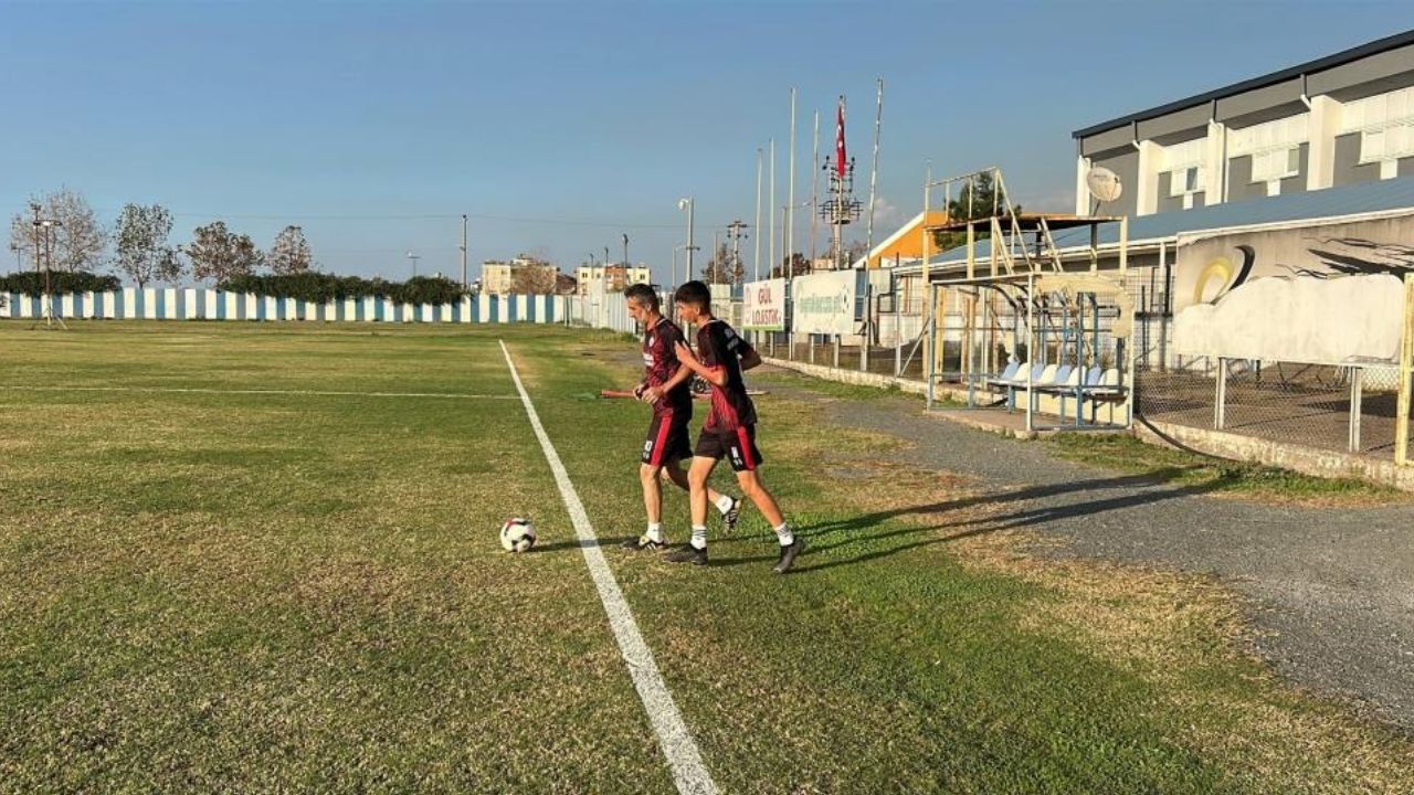 Hatay’da Baba Oğul Aynı Takımda Top Koşturuyor “Hayalim Gerçek Oldu” (1)