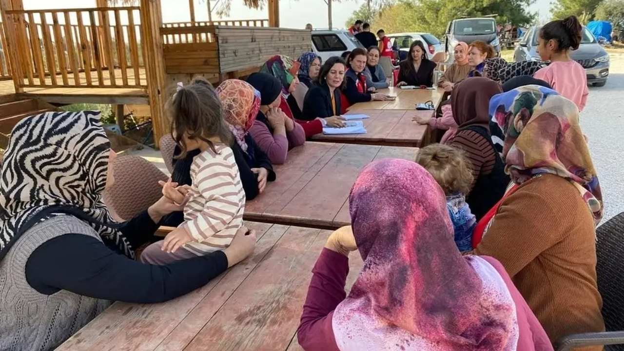 Kadirli'nin Kadınları Yalnız Değil! Köylerde Hem Derde Hem Çözüme Ortak Oldular (1)