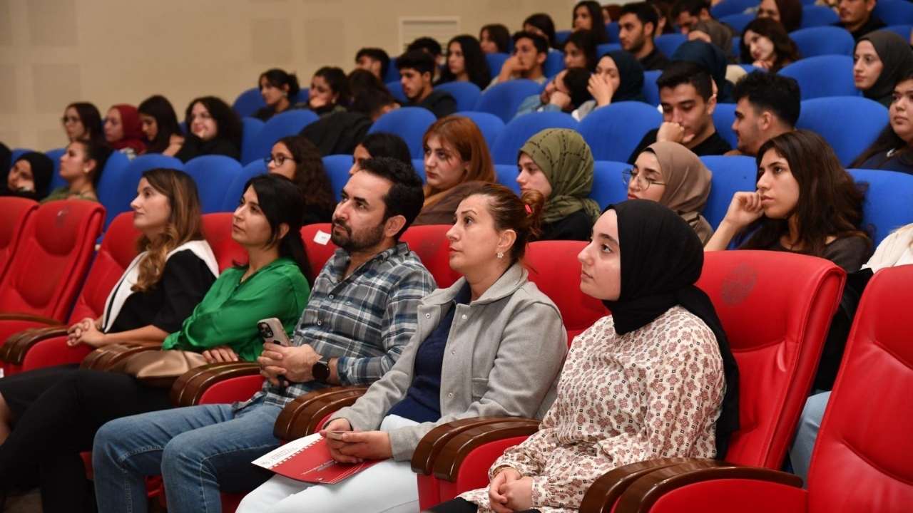 Osmaniye Korkut Ata Üniversitesi Kanser Farkındalığına Işık Tuttu (2)