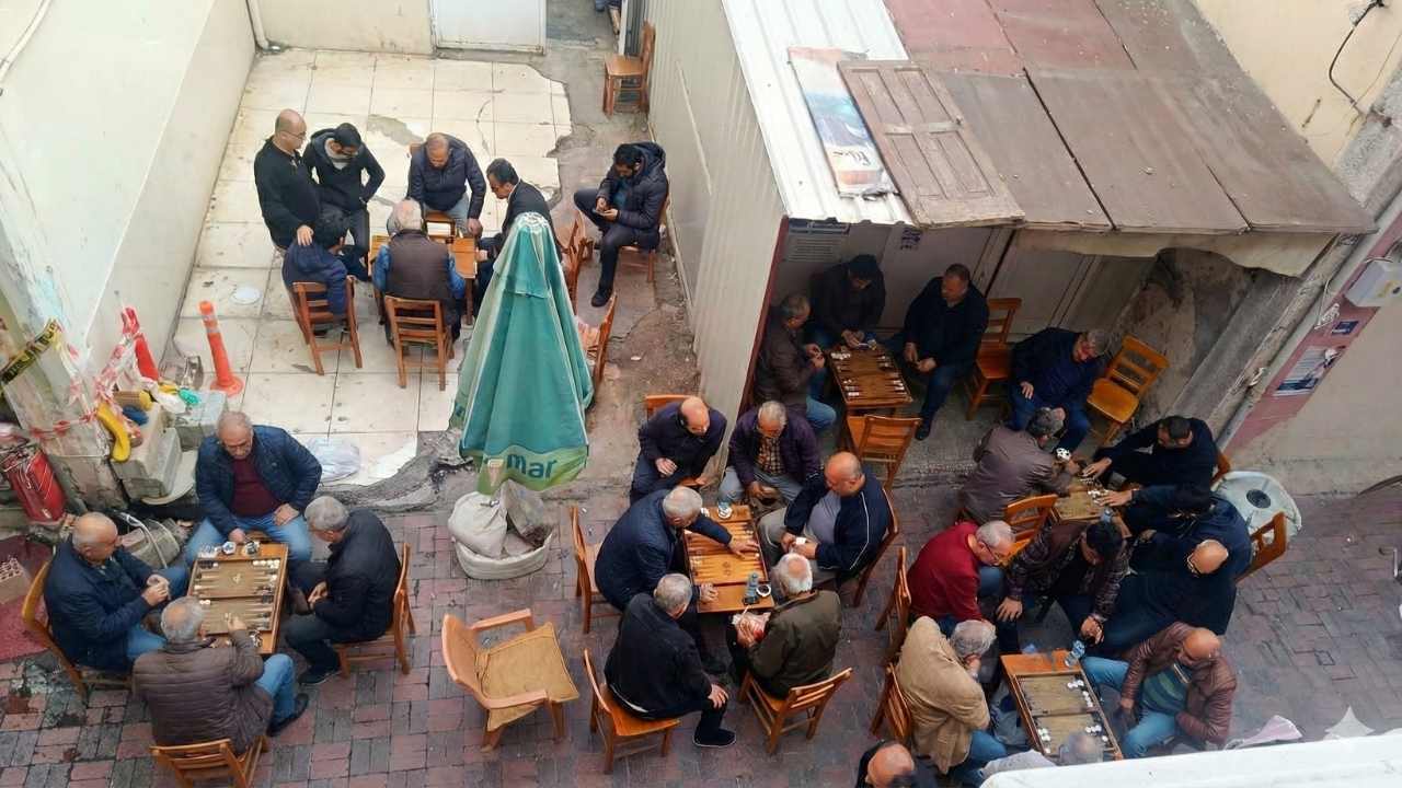 Osmaniye O Sokaktan Tavla Sesleri Eksik Olmuyor (2)