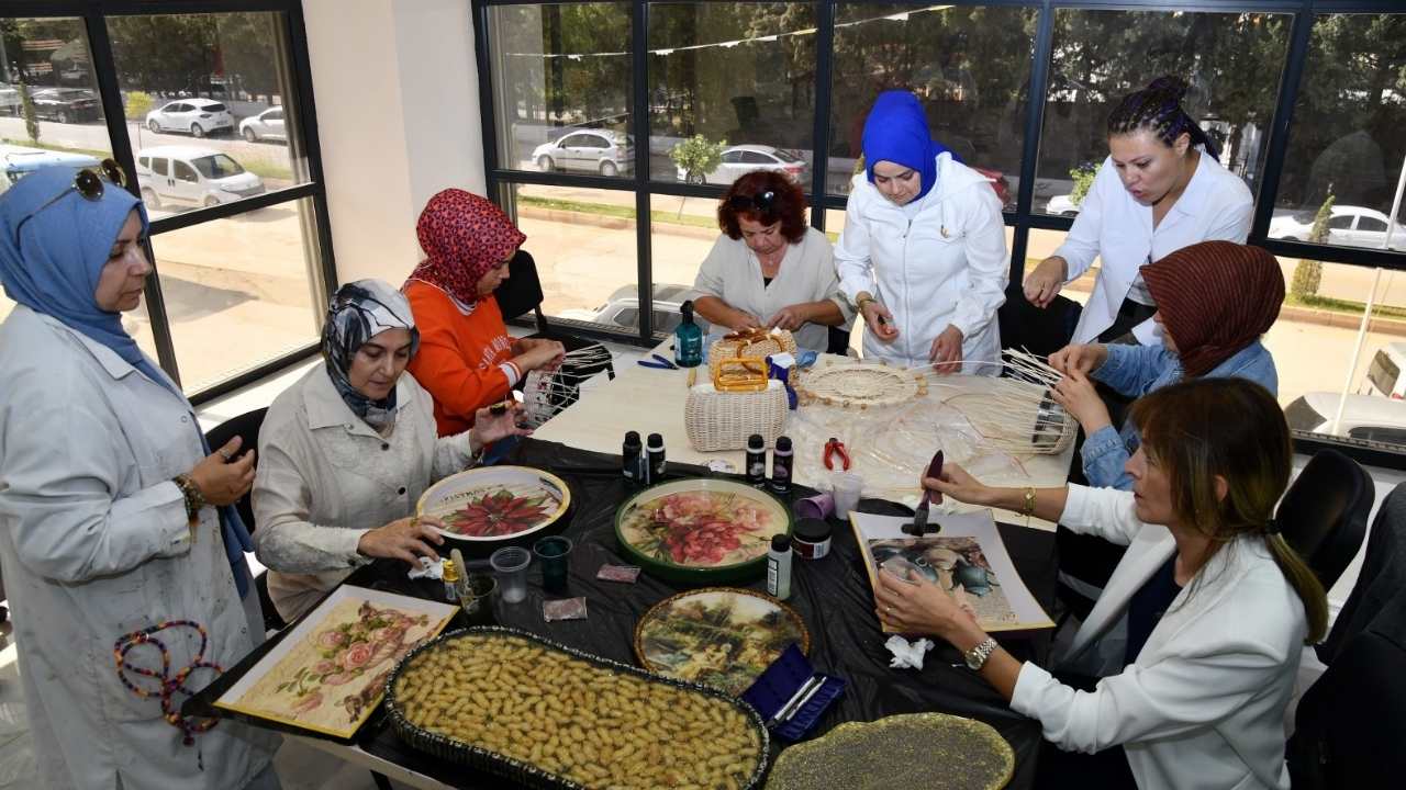 Osmaniye'de Aile Yaşam Merkezi’nde 2. Yıl Kursları Başladı (4)