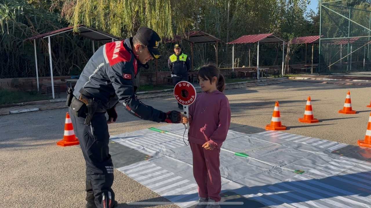 Osmaniye'de Dünya Çocuk Hakları Günü'nde Eğlenceli Eğitim (2)