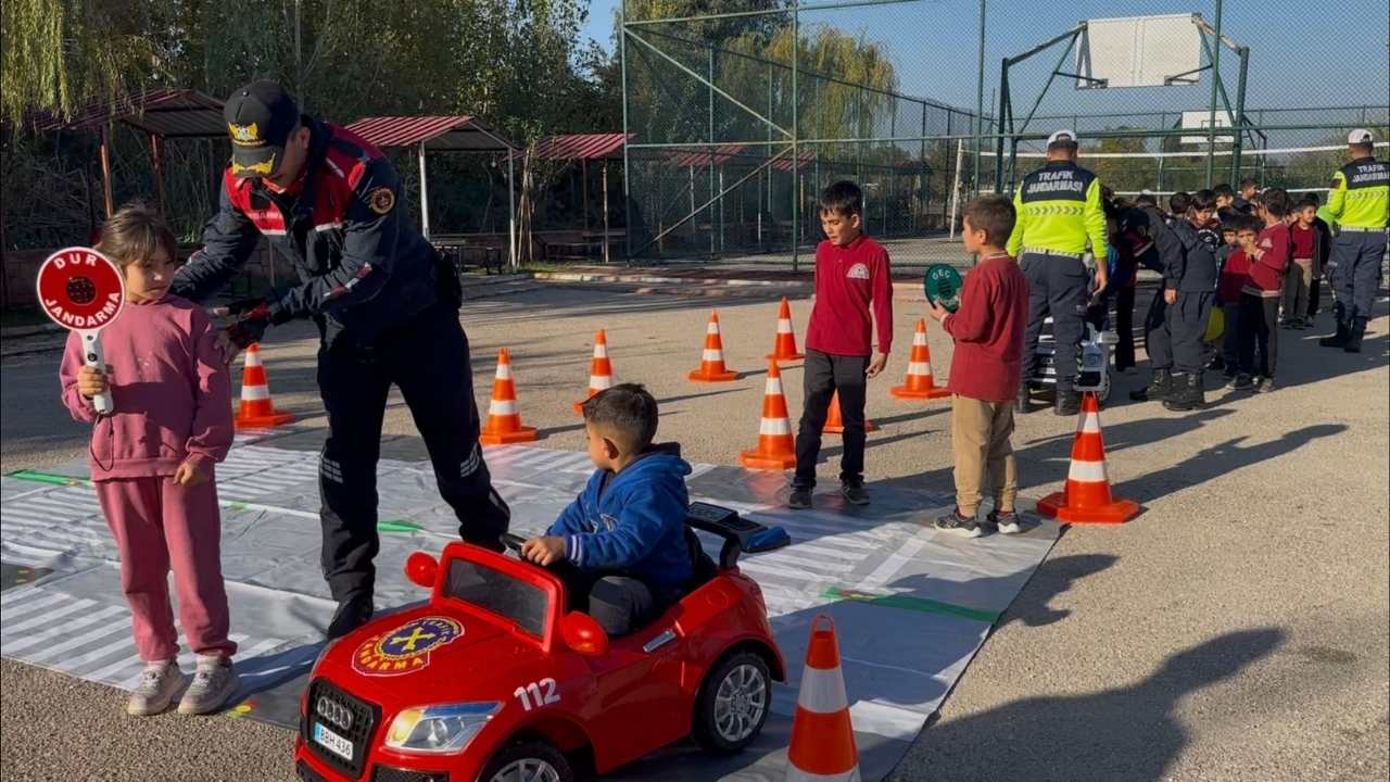 Osmaniye'de Dünya Çocuk Hakları Günü'nde Eğlenceli Eğitim (4)