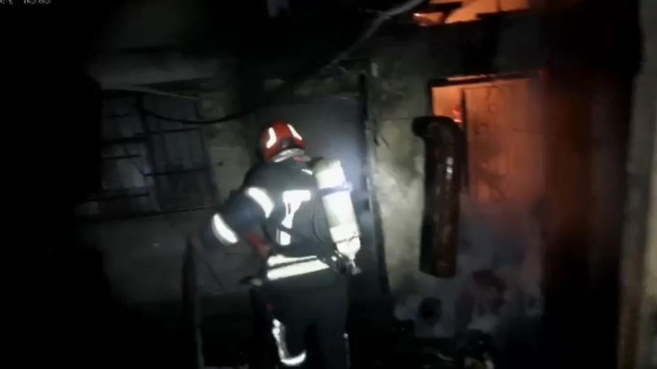 Osmaniye'de Iki Katlı Binada Yangın Çıktı