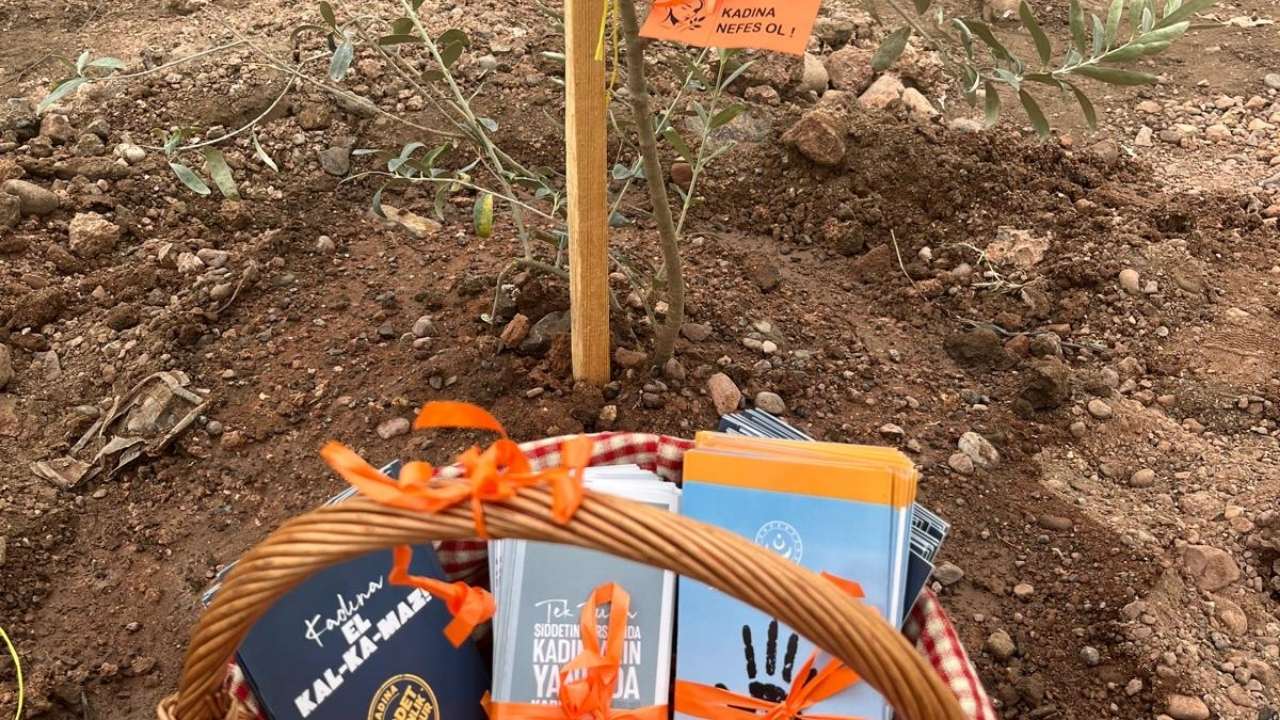 Osmaniye’de Kadına Şiddete Karşı Yeşeren Sembol (1)