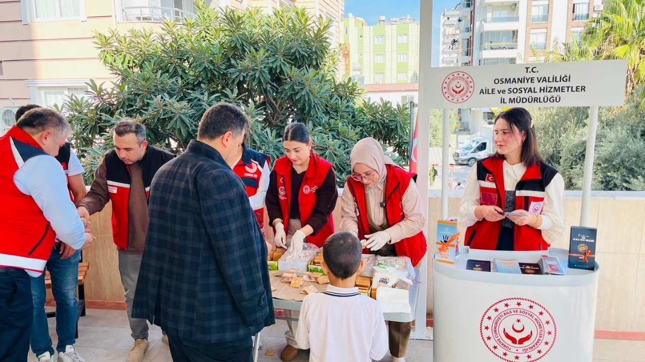 Osmaniye'de Lokumlu İkramla Gönüllere Girdiler (2)