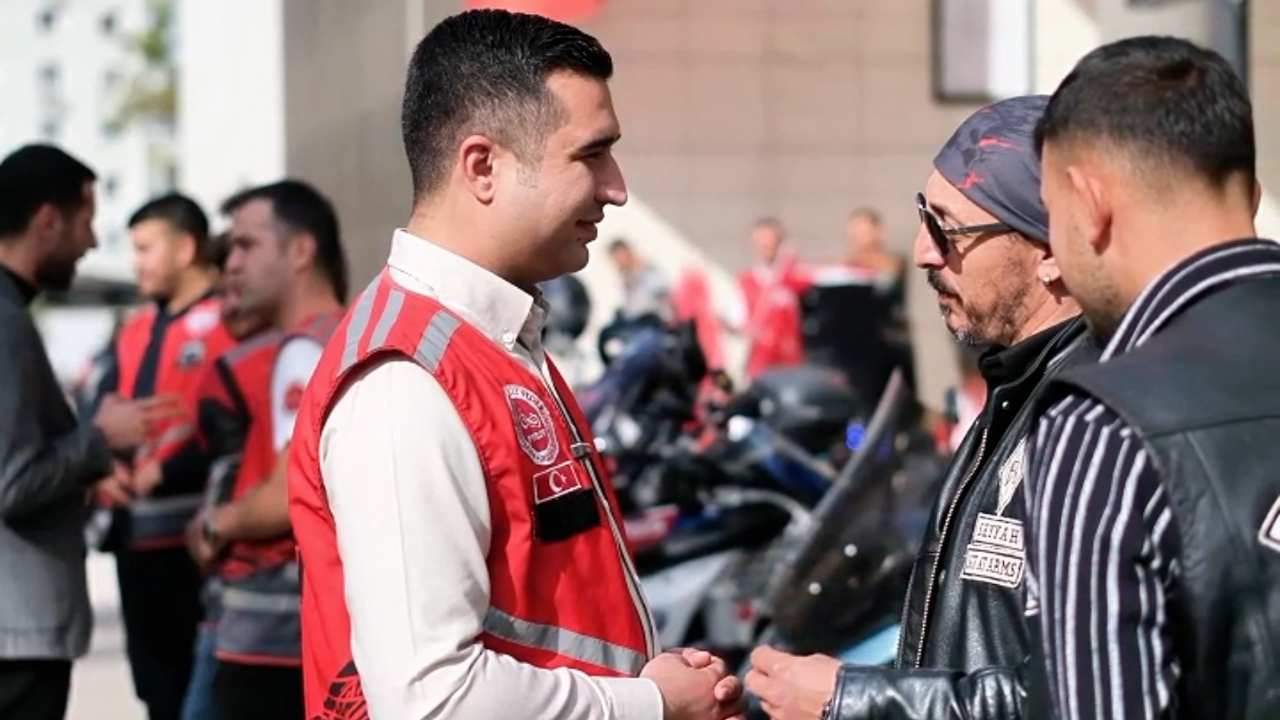 Osmaniye'de Motosikletliler Kenti Kırmızı Beyaza Boyadı (3)