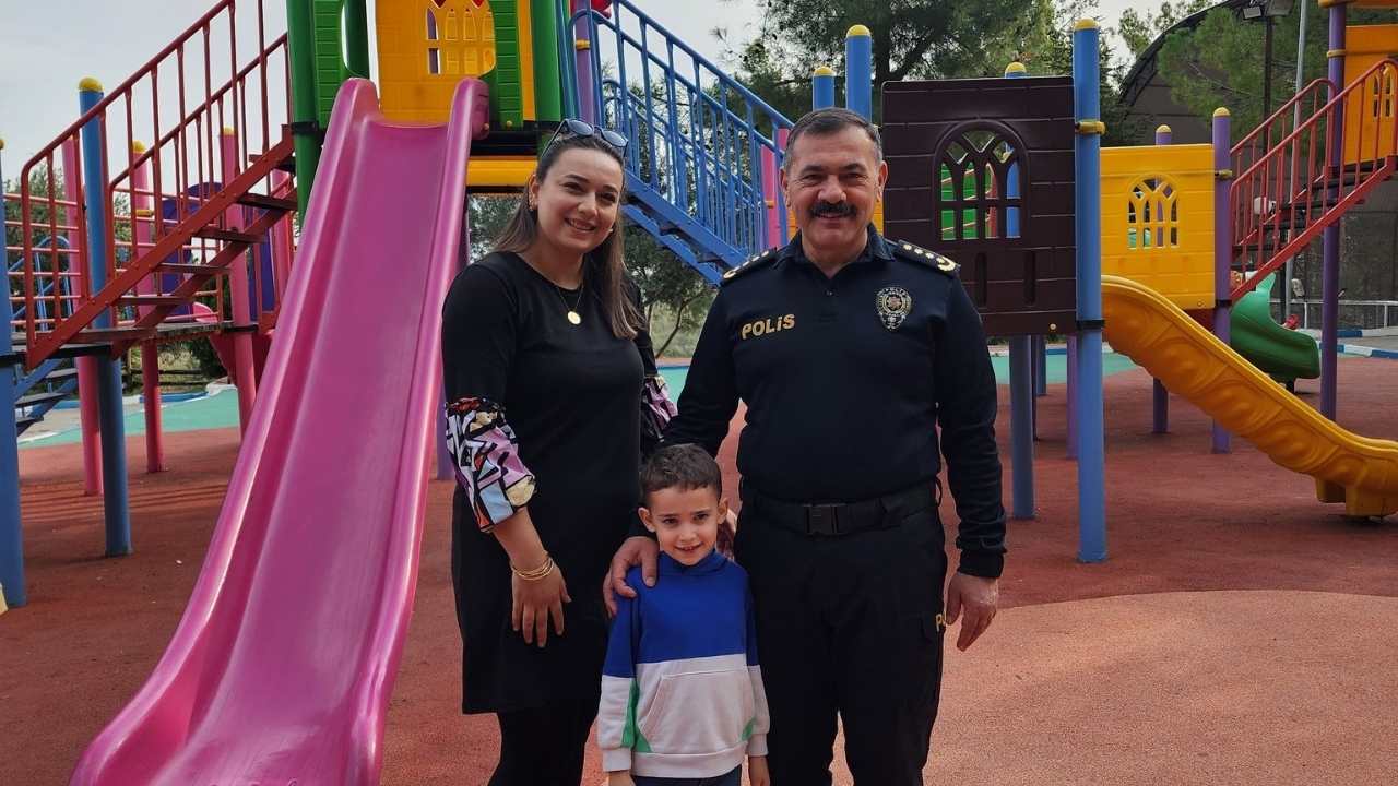 Osmaniye’de Sıcak Görüntüler Polisler Miniklerle Oyun Oynadı (3)