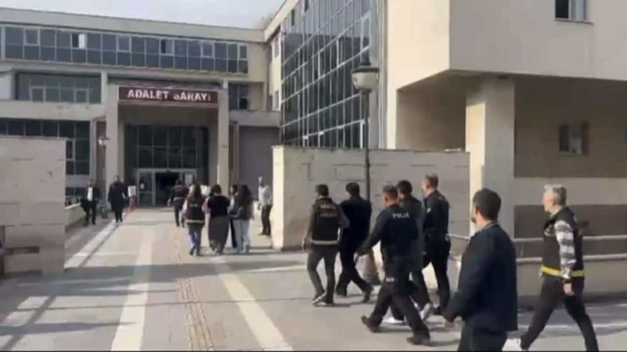 Osmaniye'de Şok Olay! Yankesicilerin Arabasından Özel Yapım Gizli Bölme Çıktı! (2)