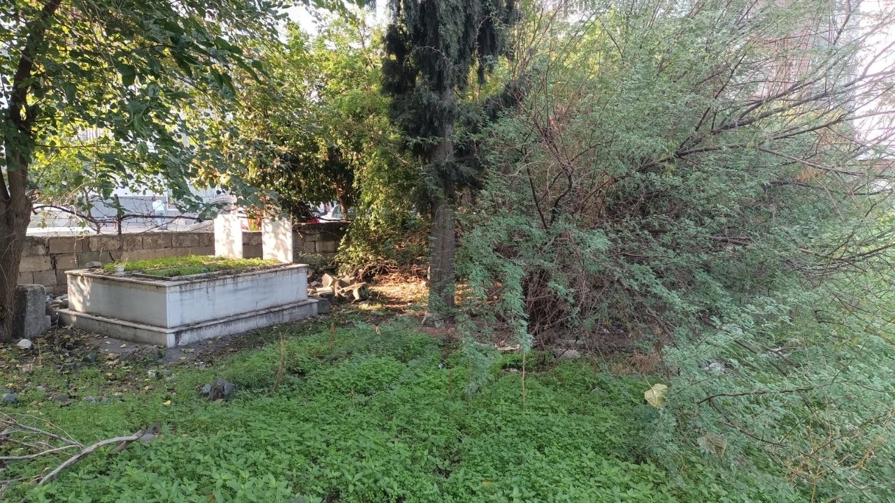 Osmaniyenin Mezarlığında Hüzüntü Görüntülü