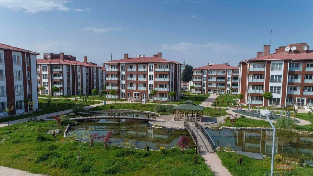Şehrin Merkezinde Mahkemeden Satılık Daire: Araba Fiyatını Getiren Ev Sahibi Olacak