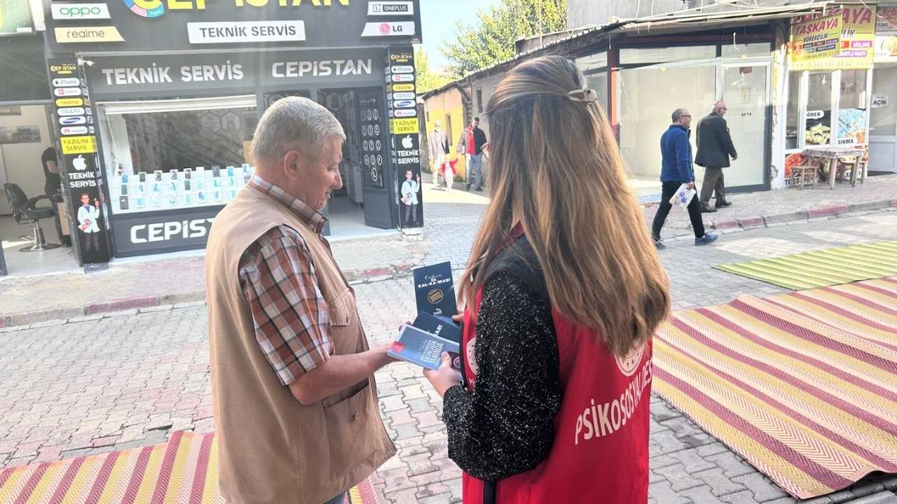 Şiddete Karşı Sorumluluk Çağrısı! Kadirli'de Erkekler Sahnede (2)