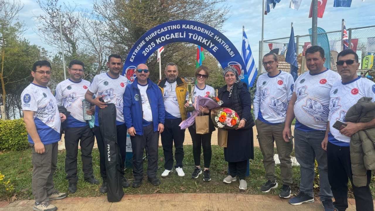 Türkiye Gururu! 8 Ülkeyi Geride Bırakan Osmaniye, Surfcasting'de Zirvenin Balığını Tuttu! (1)