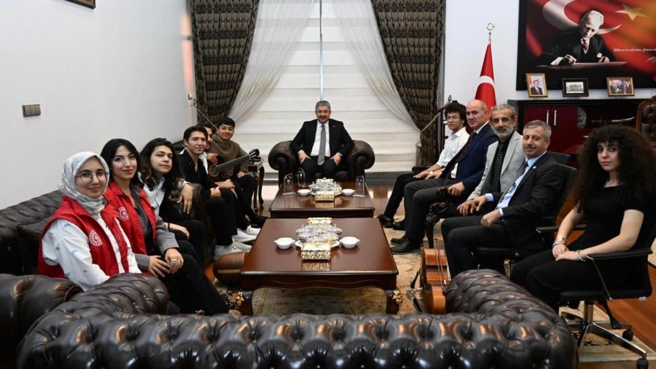 Vali Öğrencileri Kabul Etti