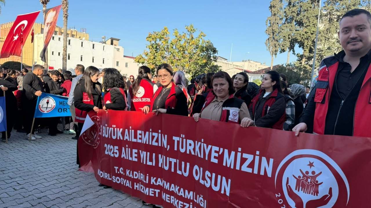 3 Aralık'ta Kadirli Sokaklarında Farkındalık Korteji (3)