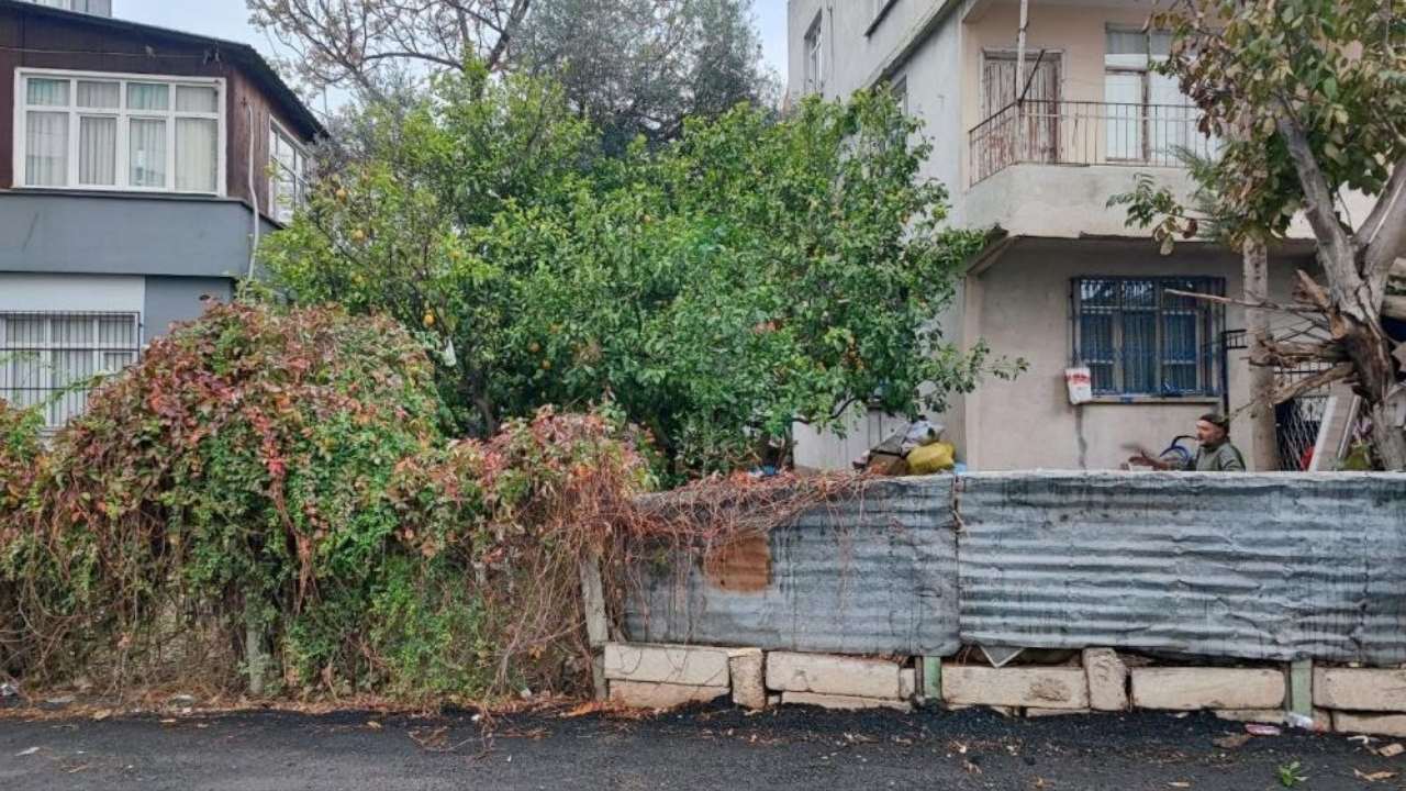 Adana Mithatpaşa Mahallesi'nde Yol Ve Yeşil Alan Sorunu Yıllardır Çözülemiyor (1)