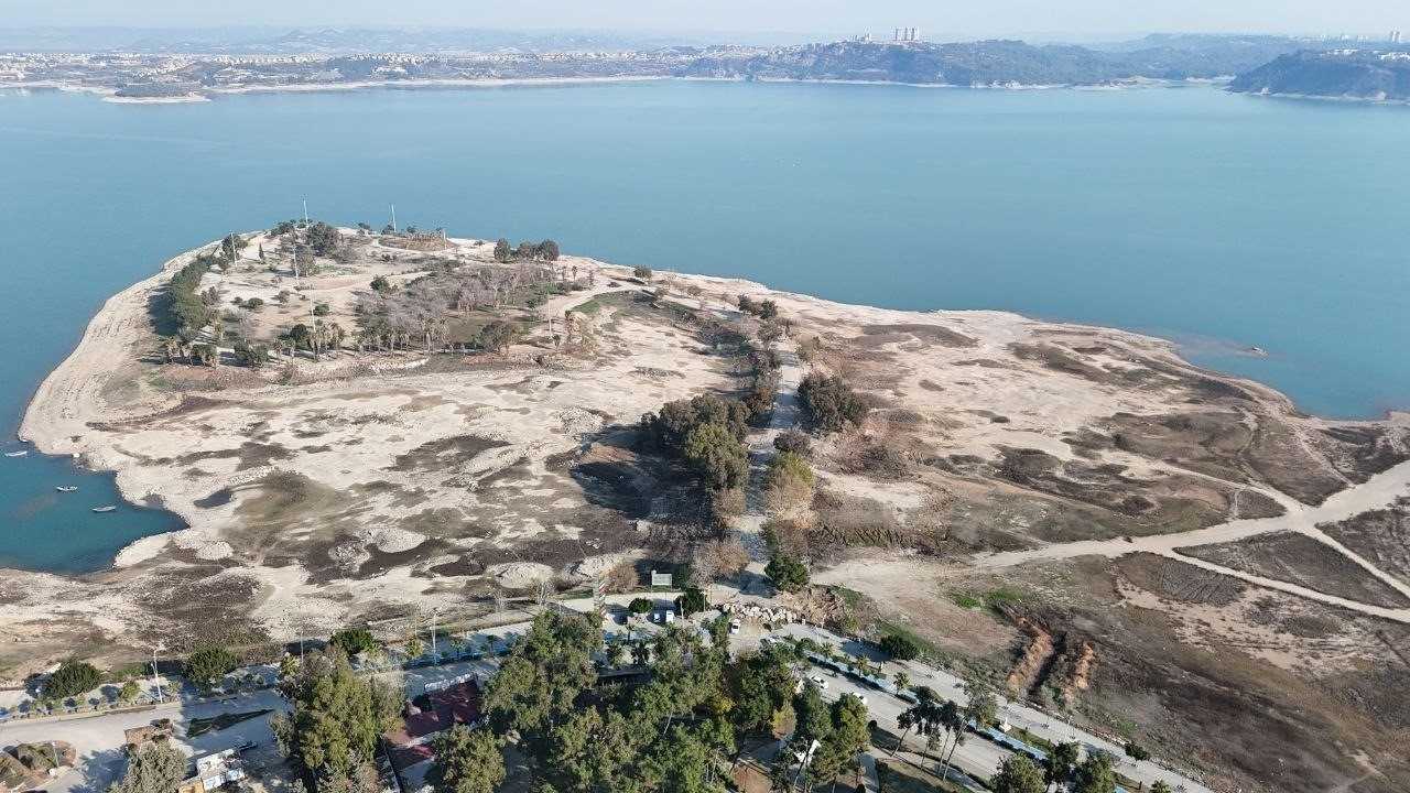 Adana’da Amerikan Adası Girişi Kayalarla Kapatıldı (2)