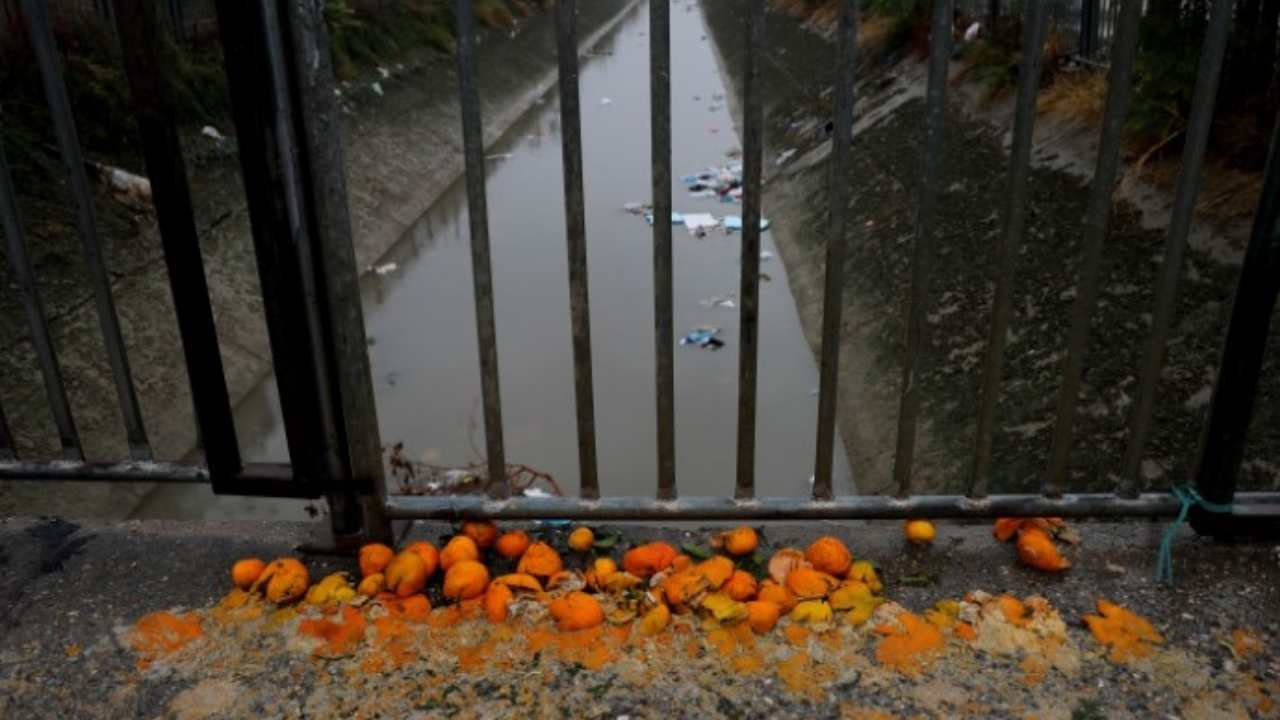 Adana’da Sulama Kanalları Çöplüğe Döndü, Vatandaş Isyan Etti (2)