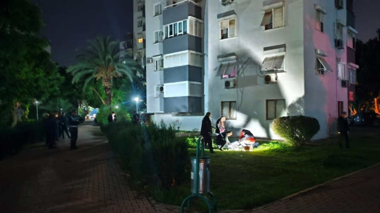 Antalya’da 74 Yaşındaki Kadın 8’Inci Kattan Düşerek Hayatını Kaybetti (2)