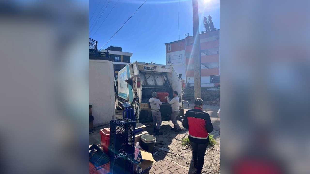 Antalya’da Yarım Tondan Fazla Bozuk Gıda Ele Geçirildi (2)