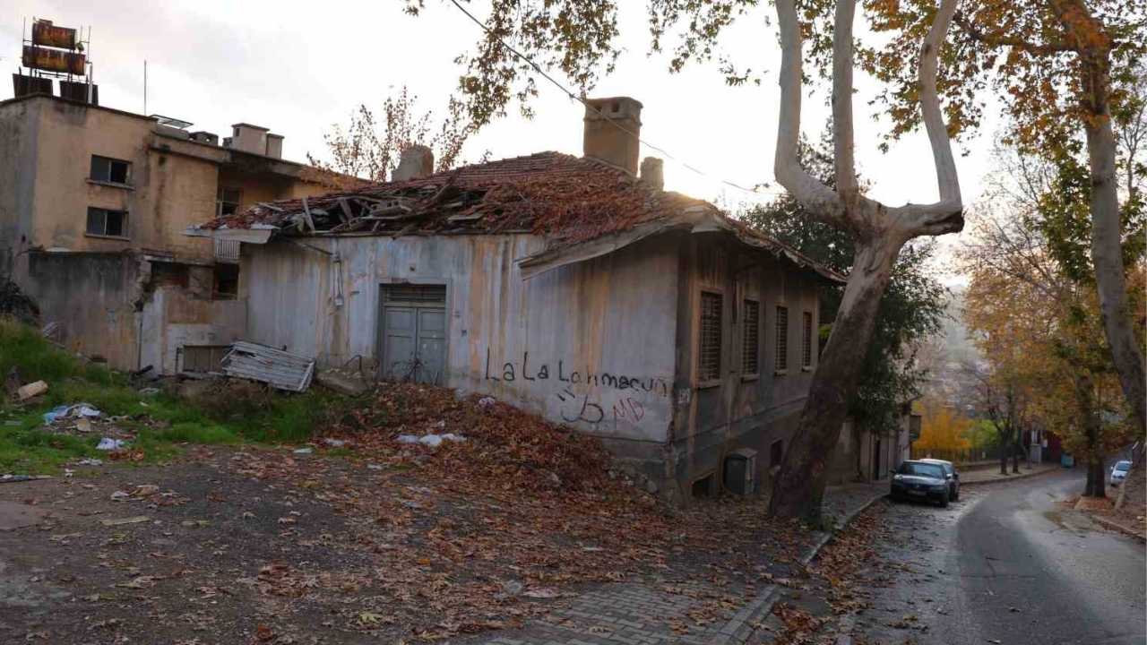 Asırlık Tarihi Evler Kaderine Terk Edildi Kahramanmaraş’ta Restorasyon Bekleniyor (2)