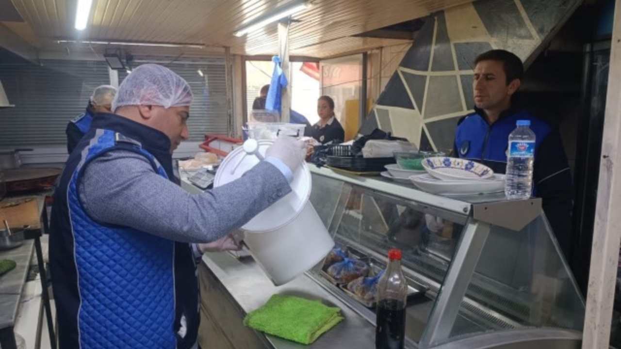 Baharatın İçine Çiğ Et Koydu “Bozulmasın Diye Yaptım” Savunması (3)