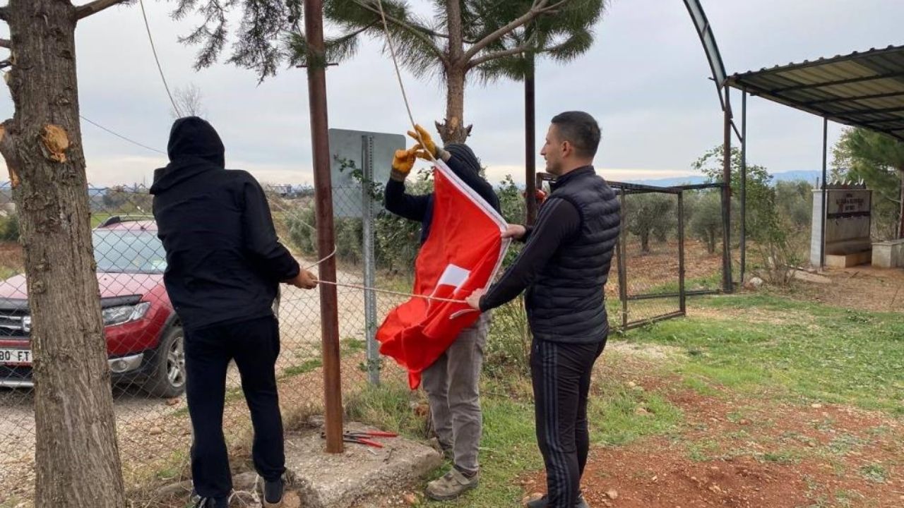 Düziçi’nde Gençlerden Örnek Davranış Köy Mezarlığını Imece Usulü Temizlediler