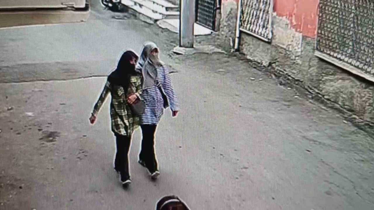Eşarp Ile Yüzlerini Gizleyip Evleri Soydu, Altınlarla Otobüse Bindi (2)