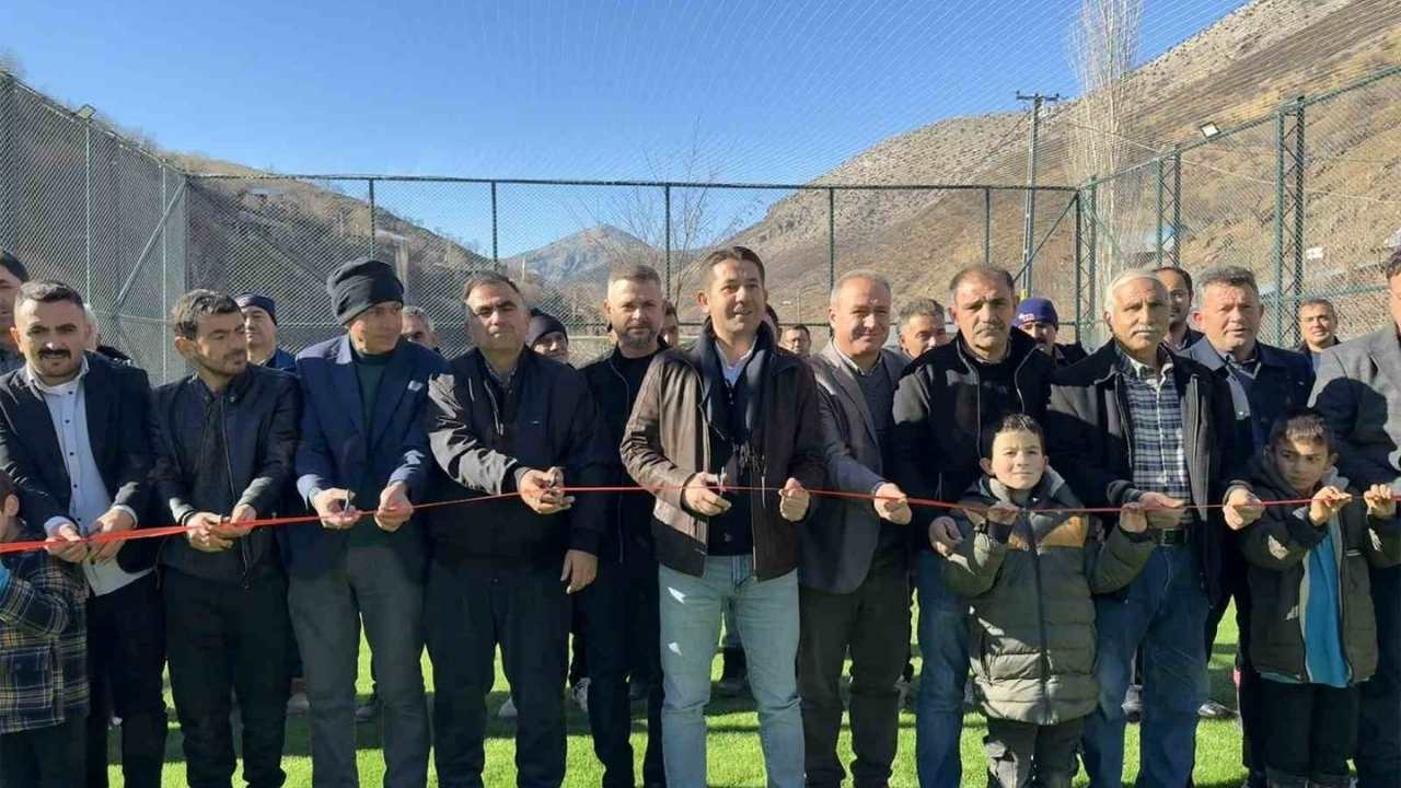 Fekeli Gençler Yeni Halı Sahalarına Kavuştu (2)