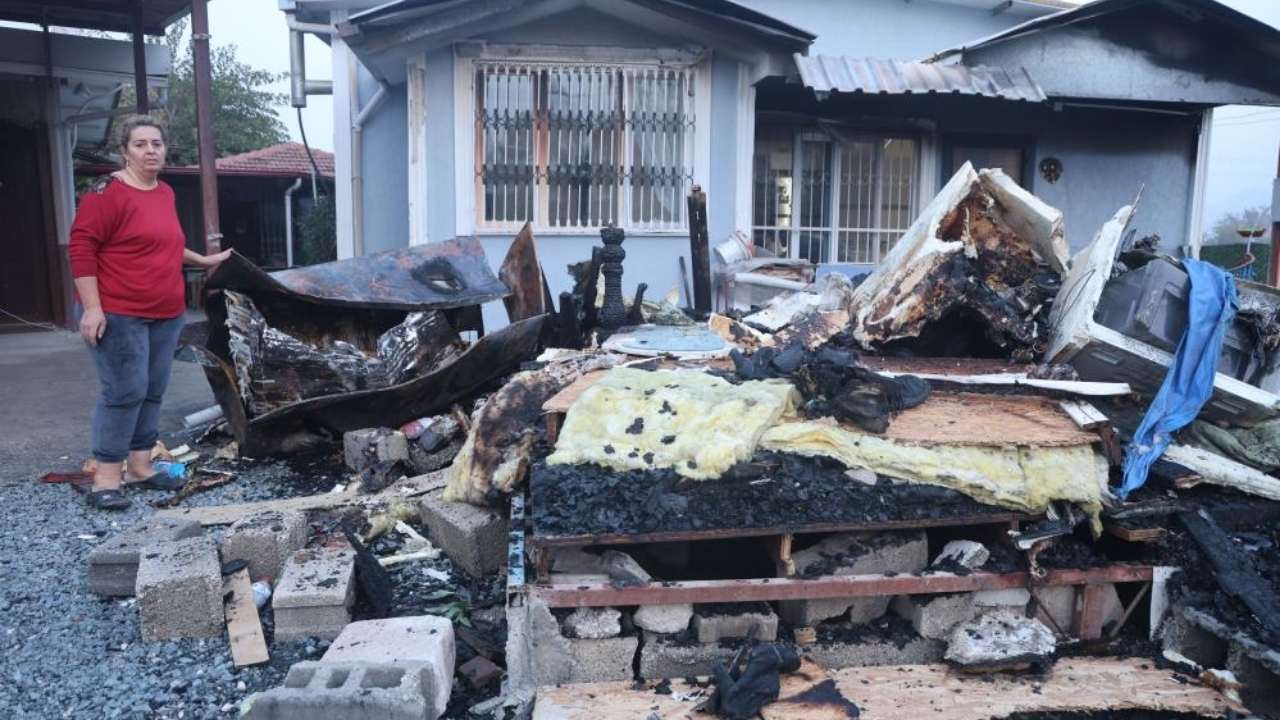 Hatay’da Enkazdan Kurtulanlar Bu Kez Alevlere Teslim Oluyordu! (1)