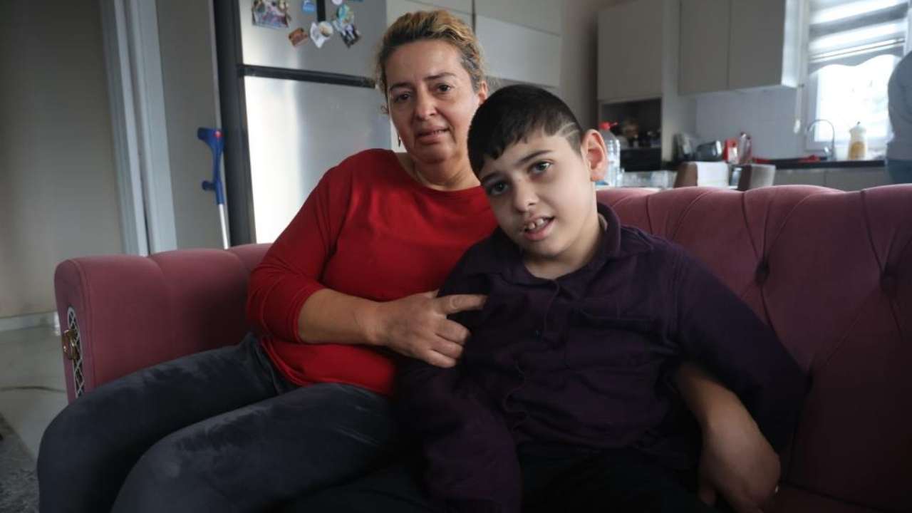 Hatay’da Enkazdan Kurtulanlar Bu Kez Alevlere Teslim Oluyordu! (2)