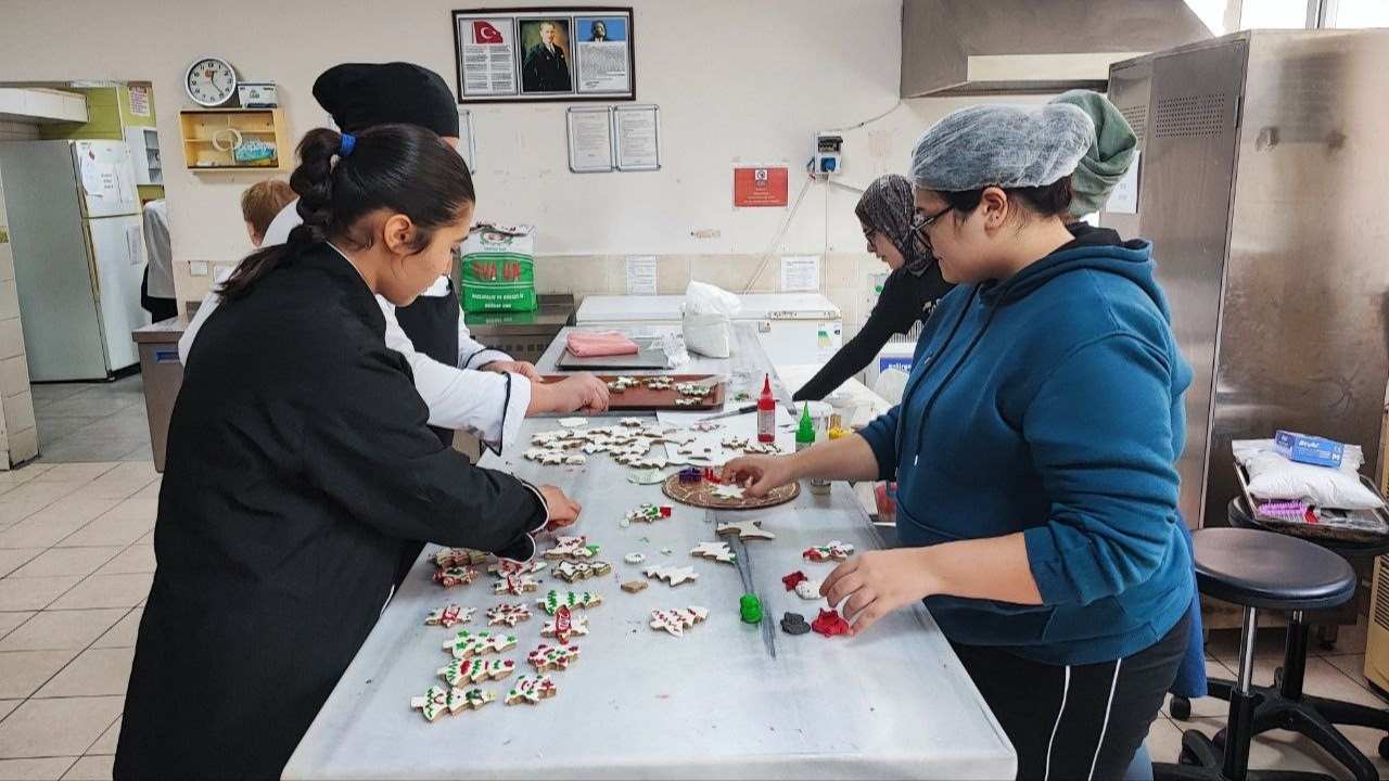 Hem Öğreniyorlar Hem De Üretiyorlar Öğrencilerden Halka Açık Kafe (1)