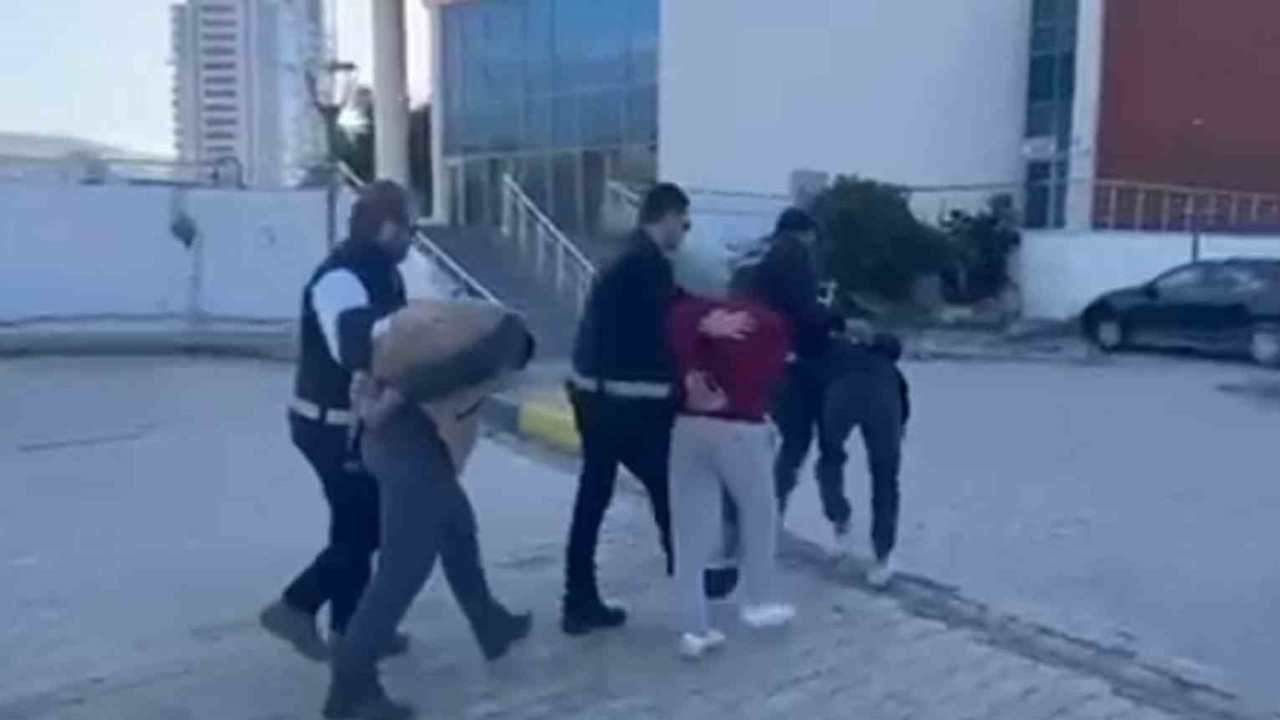 İskenderun’da Aranan 3 Şüpheli Yakalandı İki Kişi Tutuklandı (1)