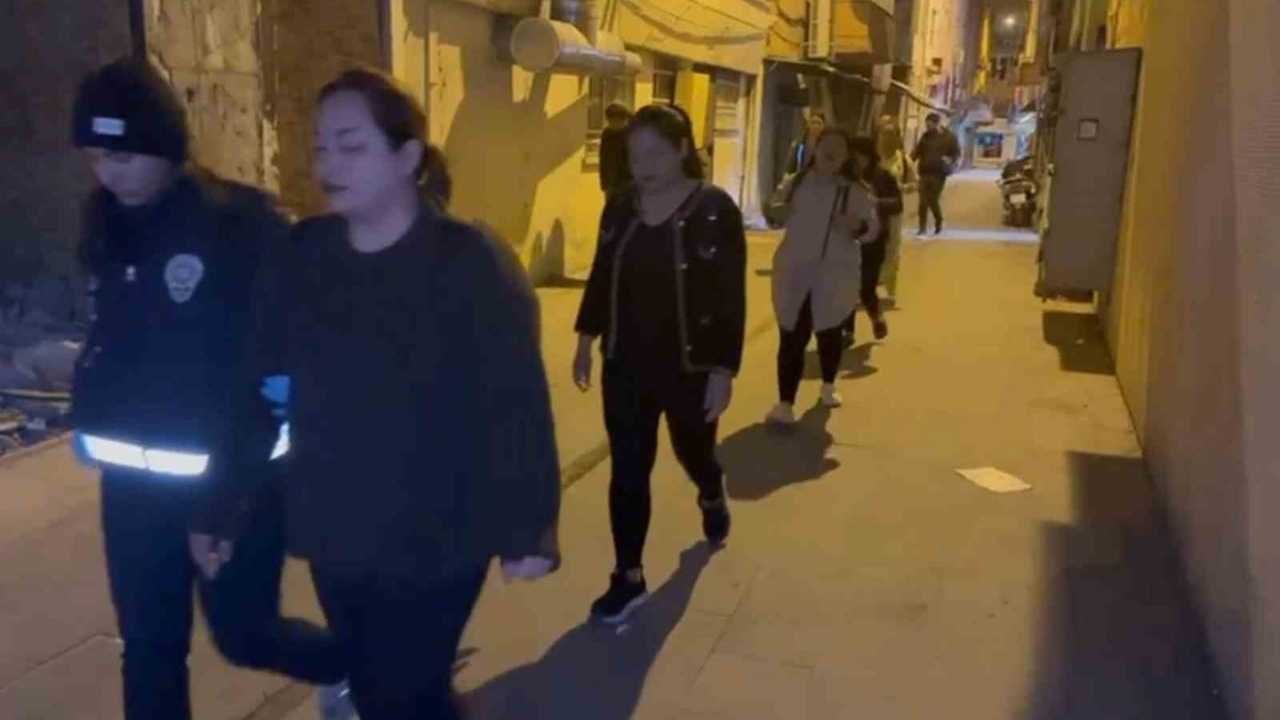 İskenderun’da Spa Baskını Kaçak Çalışanlar Gözaltında (1)