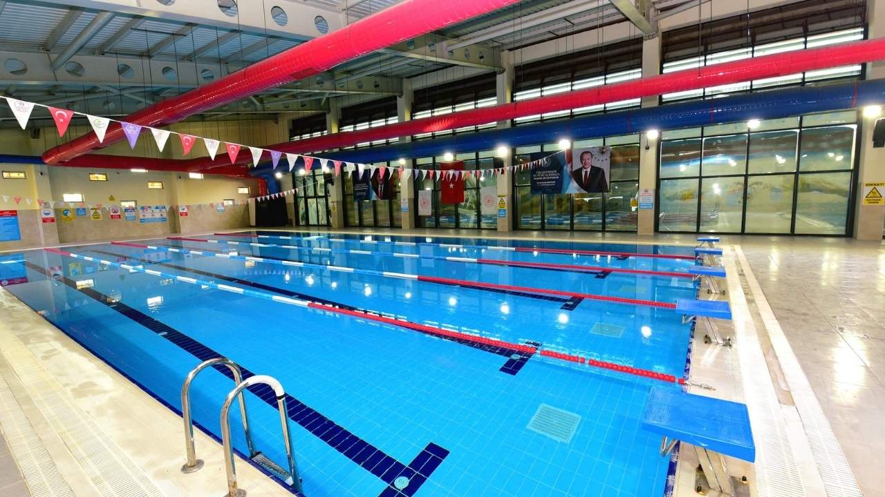 Kadirli Yarı Olimpik Yüzme Havuzu Yeniden Hizmete Açıldı (1)