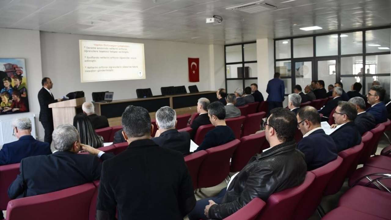 Kadirli’de Öğrencilerin Geleceği İçin Dev Toplantı (3)