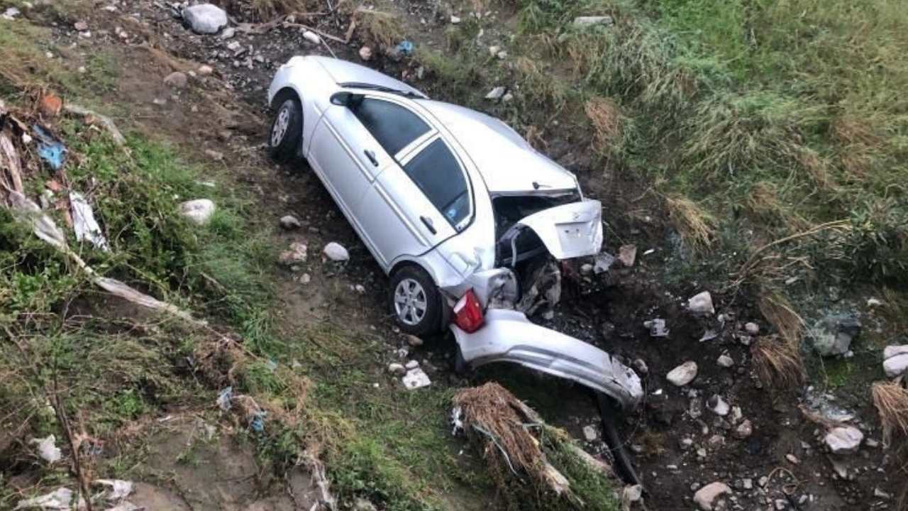 Köprüden Uçan Otomobilin Sürücüsü Yaralı Olarak Kurtarıldı (2)