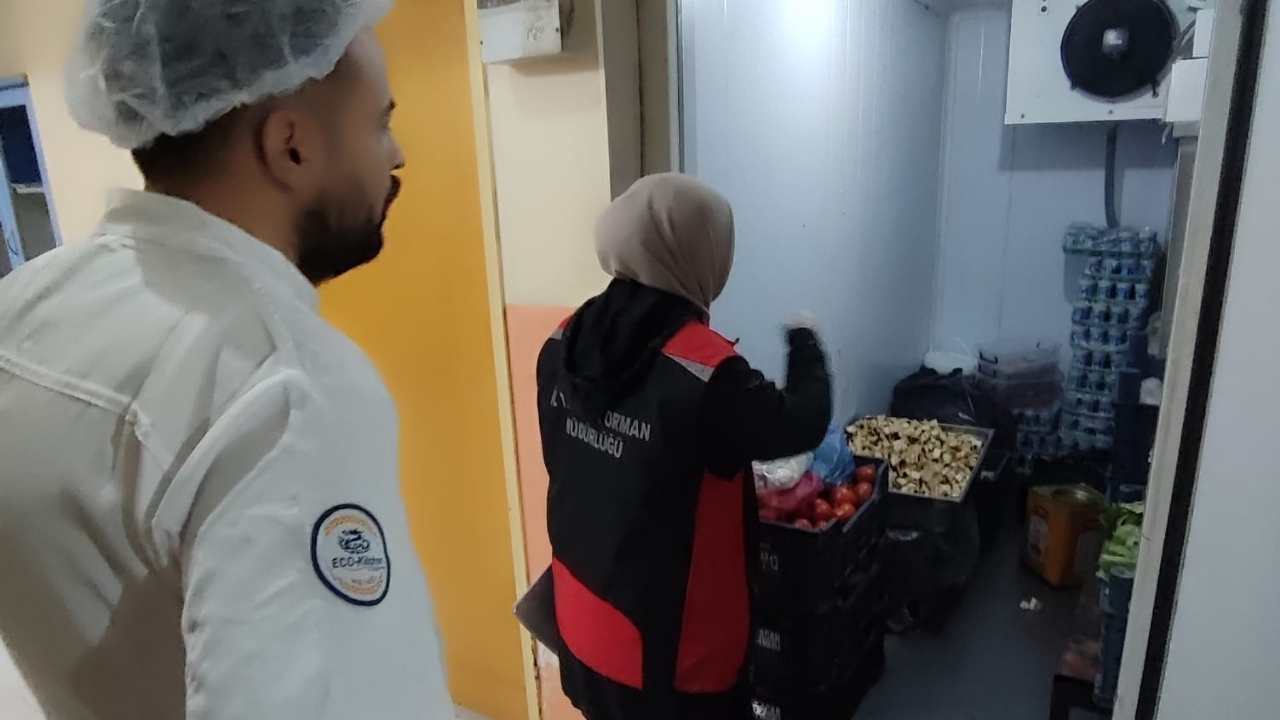 Kozan’da Okul Kantinleri Denetlendi Öğrenciler Için Hijyen Ve Gıda Güvenliği Ön Planda (2)