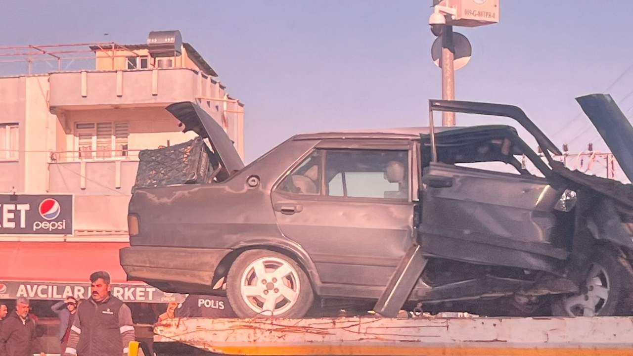 Osmaniye E 5'Te Feci Kaza ! Tırın Altına Giren Otomobilde 4 Yaralı, 1'I Ağır! (2)